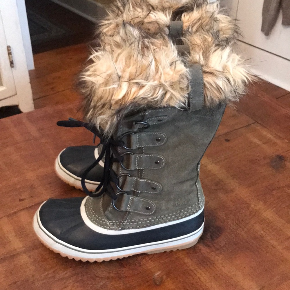 Joan or arctic boots